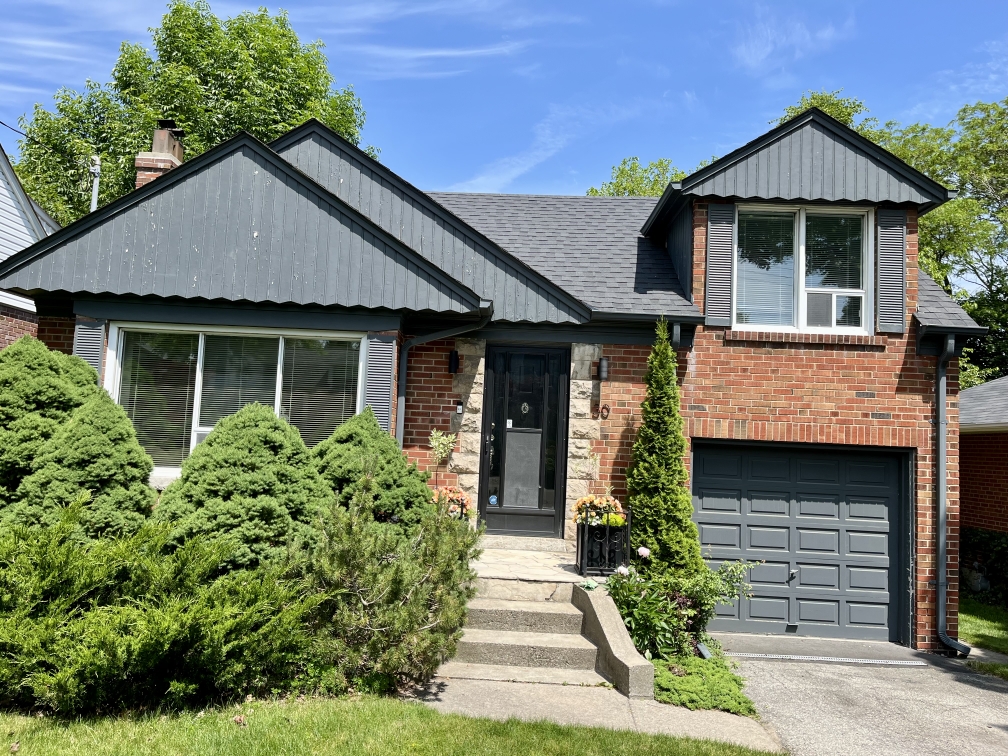 James Hardie siding installed on a dormer of a home in The Kingsway, Toronto